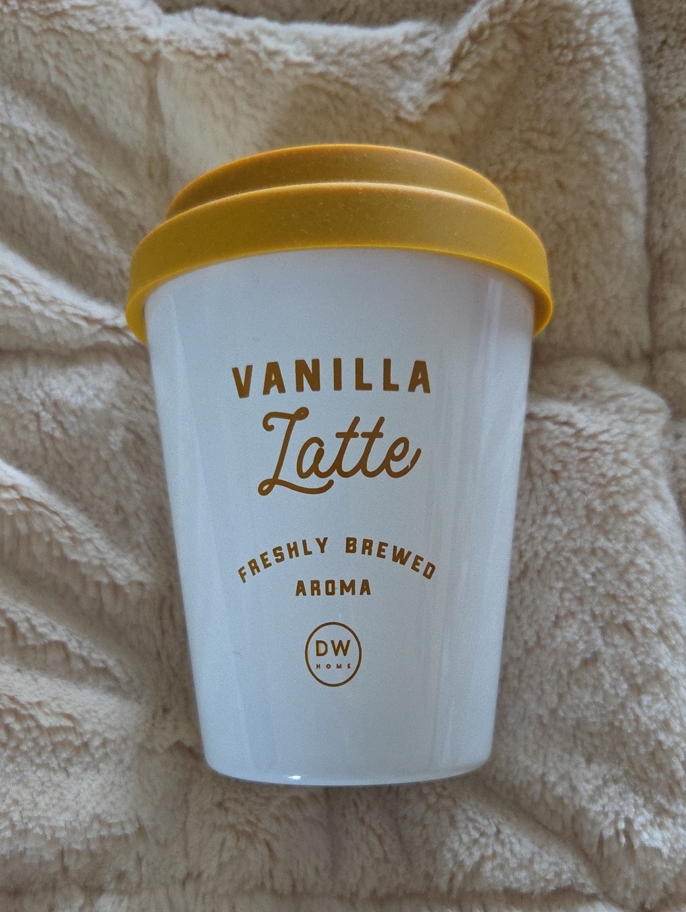 DW Home Vanilla Latte Scented Candle
